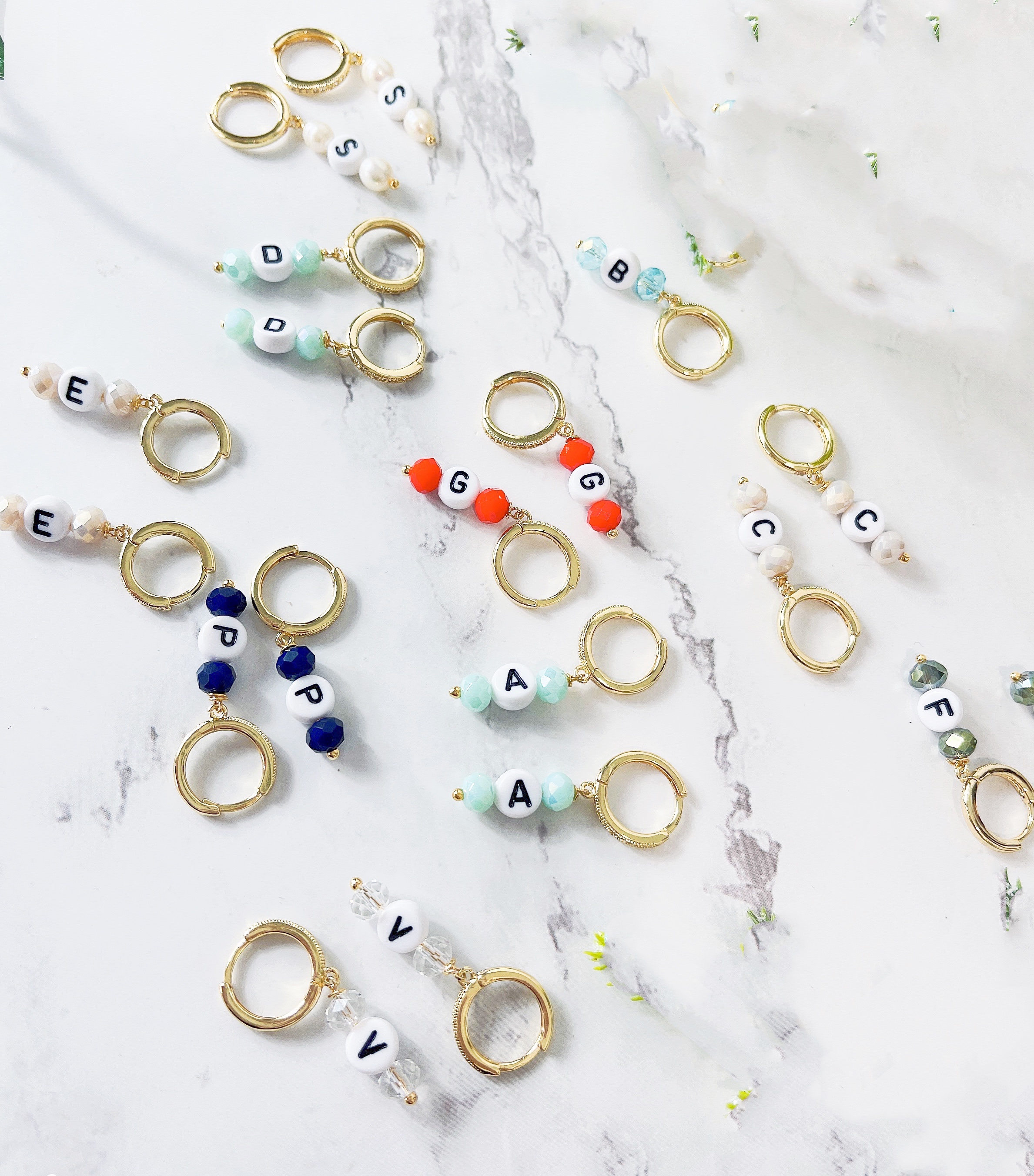 ARETES CON INICIAL