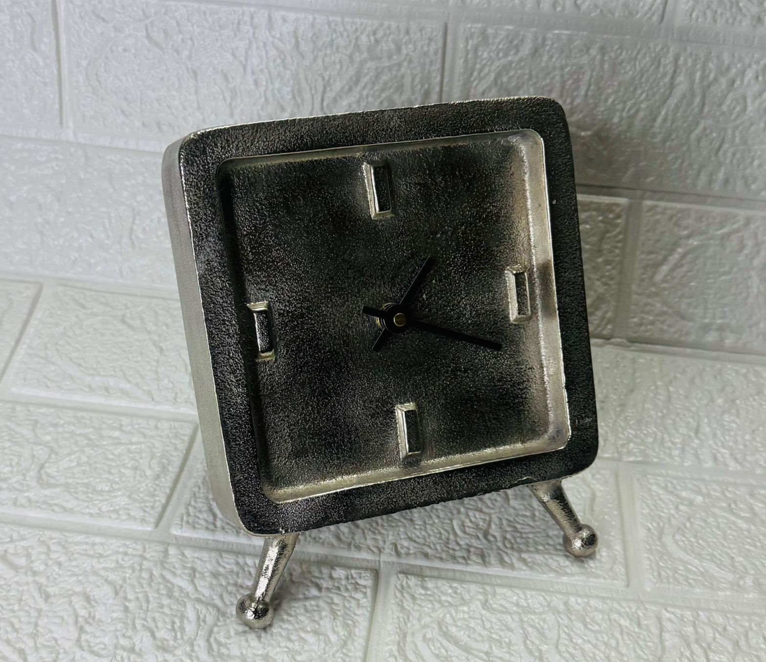 RELOJ DE METAL