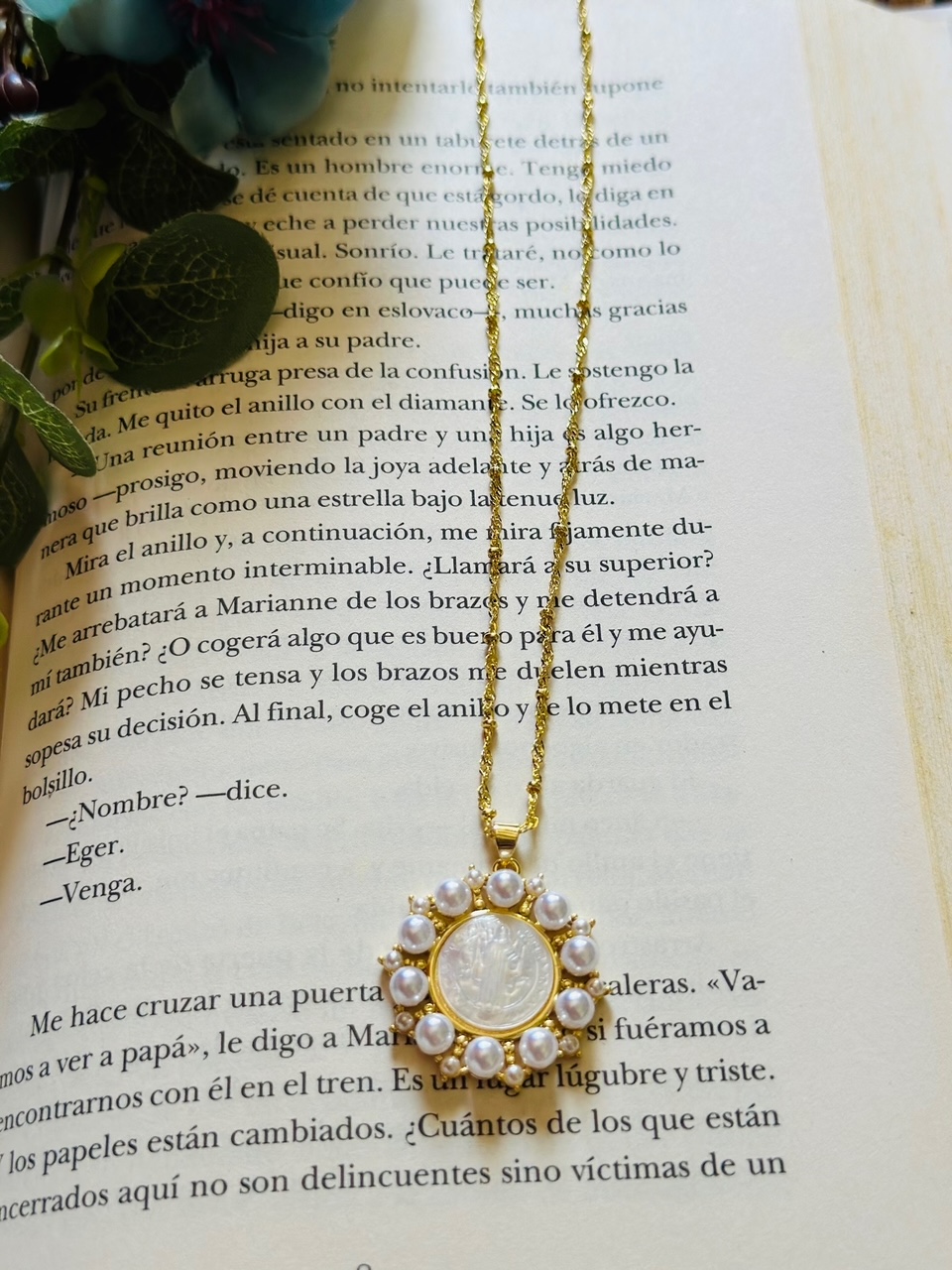 CADENA CON DIJE DE PERLAS